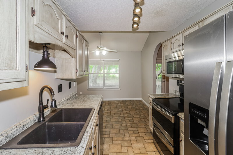 1,915/Mo, 6399 Sandbourne W Olive Branch, MS 38654 Kitchen View 2