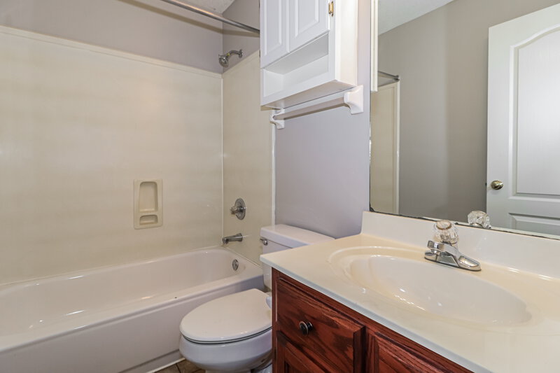 1,915/Mo, 6399 Sandbourne W Olive Branch, MS 38654 Bathroom View