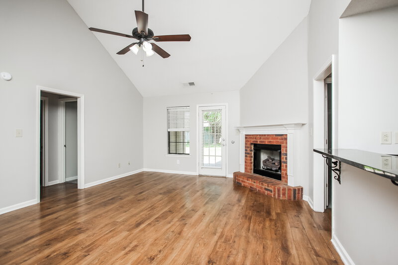 1,775/Mo, 10824 Ridgefield Dr Olive Branch, MS 38654 Living Room View 2