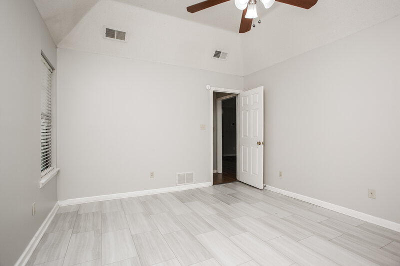 1,775/Mo, 10824 Ridgefield Dr Olive Branch, MS 38654 Main Bedroom View 2