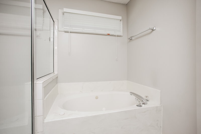 1,775/Mo, 10824 Ridgefield Dr Olive Branch, MS 38654 Main Bathroom View 2