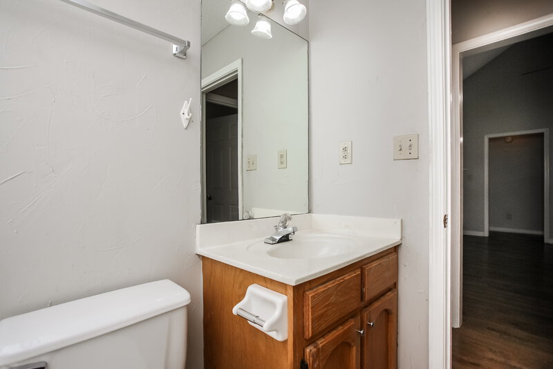 1,775/Mo, 10824 Ridgefield Dr Olive Branch, MS 38654 Bathroom View