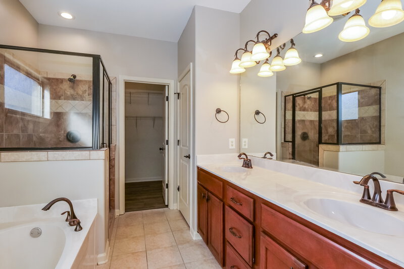 2,055/Mo, 15 Willow Springs Ln Oakland, TN 38060 Main Bathroom View