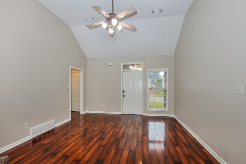 1,630/Mo, 10126 Lynham Dr Cordova, TN 38016 Living Room View 3