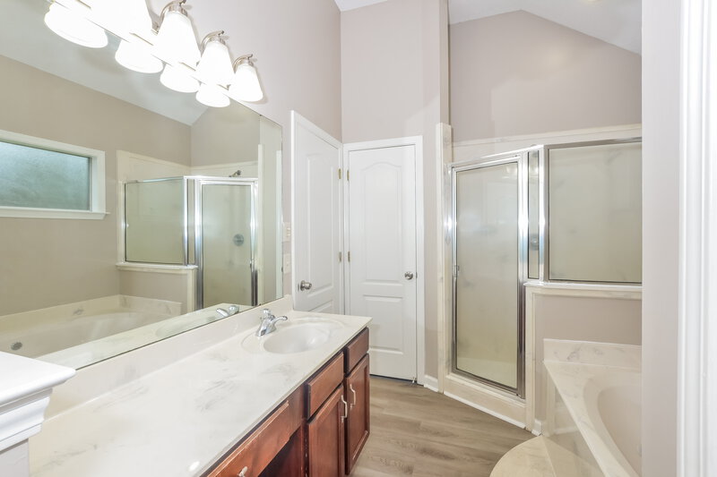 1,630/Mo, 10126 Lynham Dr Cordova, TN 38016 Main Bathroom View 2
