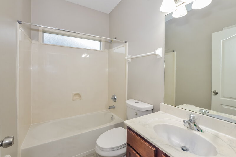 1,630/Mo, 10126 Lynham Dr Cordova, TN 38016 Bathroom View