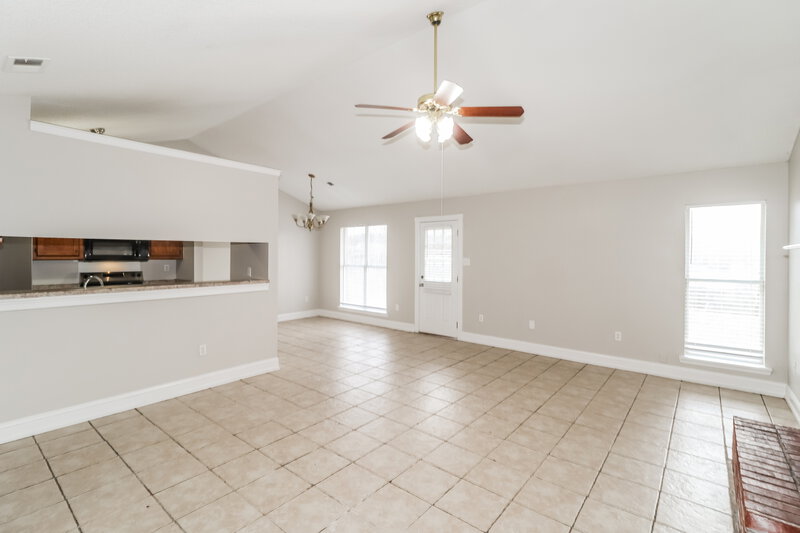 1,635/Mo, 10125 Oak Run Dr S Olive Branch, MS 38654 Living Room View