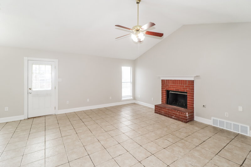 1,635/Mo, 10125 Oak Run Dr S Olive Branch, MS 38654 Living Room View 2