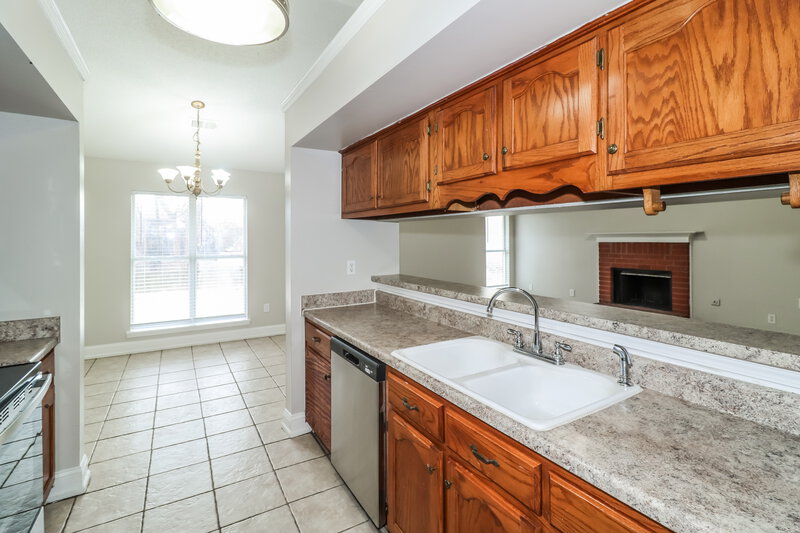1,635/Mo, 10125 Oak Run Dr S Olive Branch, MS 38654 Kitchen View 2
