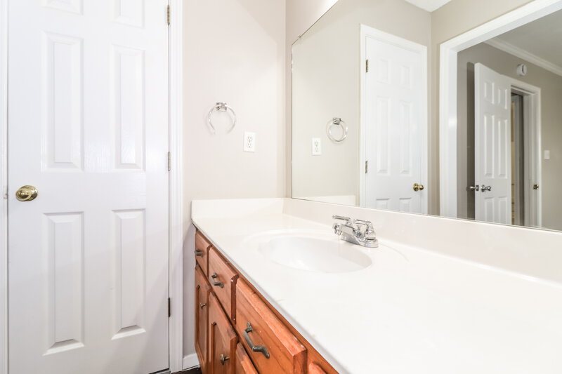 1,635/Mo, 10125 Oak Run Dr S Olive Branch, MS 38654 Main Bathroom View