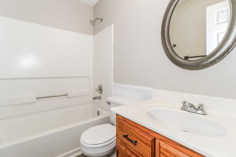 1,635/Mo, 10125 Oak Run Dr S Olive Branch, MS 38654 Bathroom View