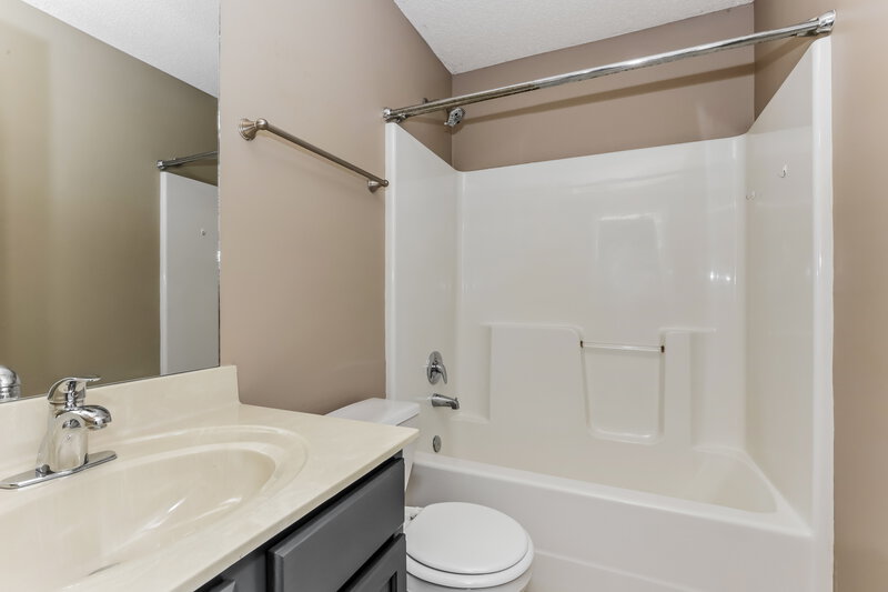 2,000/Mo, 11184 Ewe Turn Dr Arlington, TN 38002 Bathroom View
