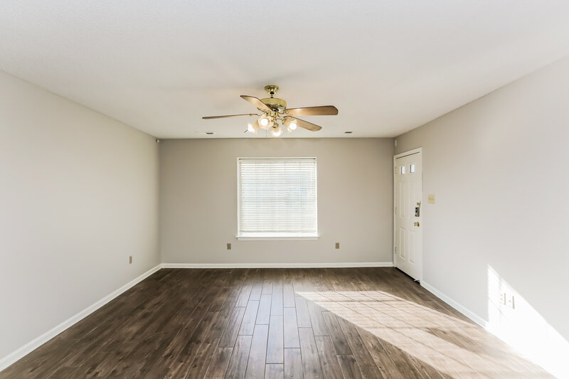 2,430/Mo, 6932 Amanda Dr N Olive Branch, MS 38654 Living Room View