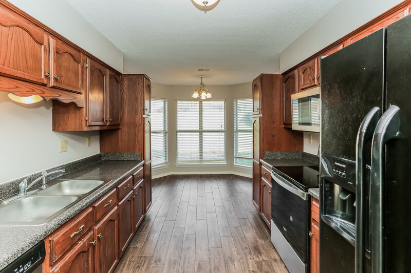 2,430/Mo, 6932 Amanda Dr N Olive Branch, MS 38654 Kitchen View 2