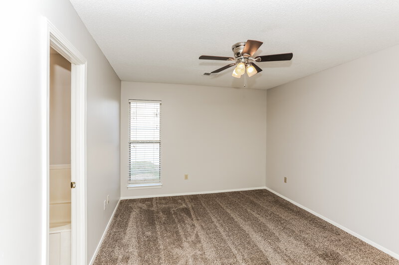 2,430/Mo, 6932 Amanda Dr N Olive Branch, MS 38654 Main Bedroom View 2