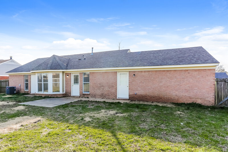 2,430/Mo, 6932 Amanda Dr N Olive Branch, MS 38654 Rear View