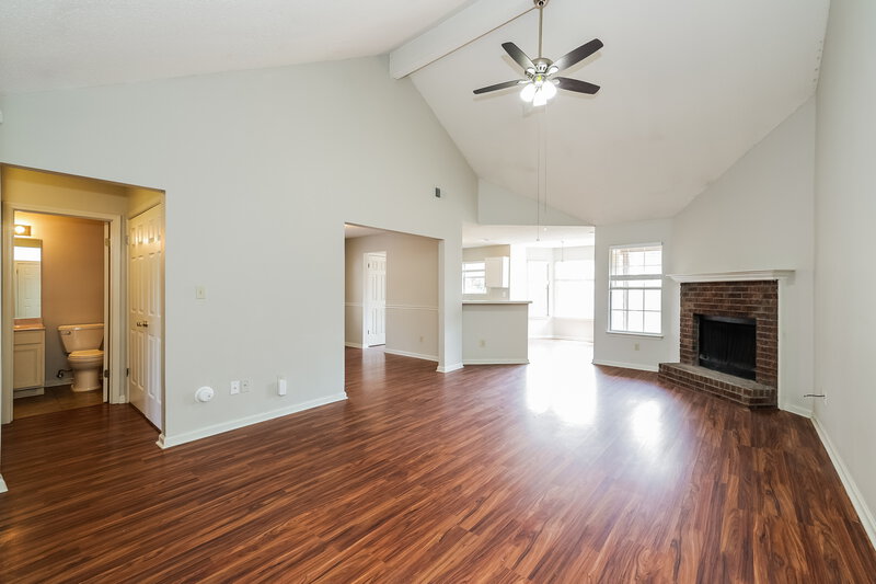 1,725/Mo, 7099 Show Boat Ln Cordova, TN 38018 Living Room View 2