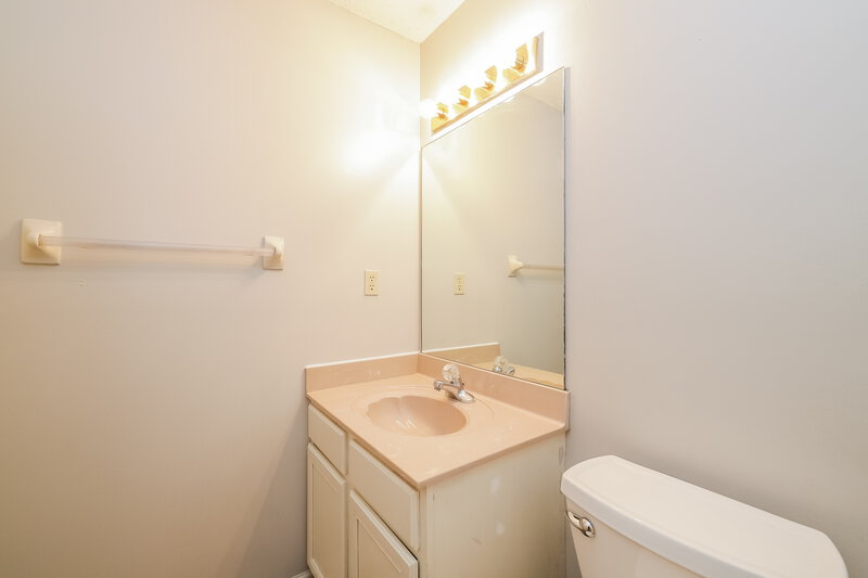 1,725/Mo, 7099 Show Boat Ln Cordova, TN 38018 Bathroom View