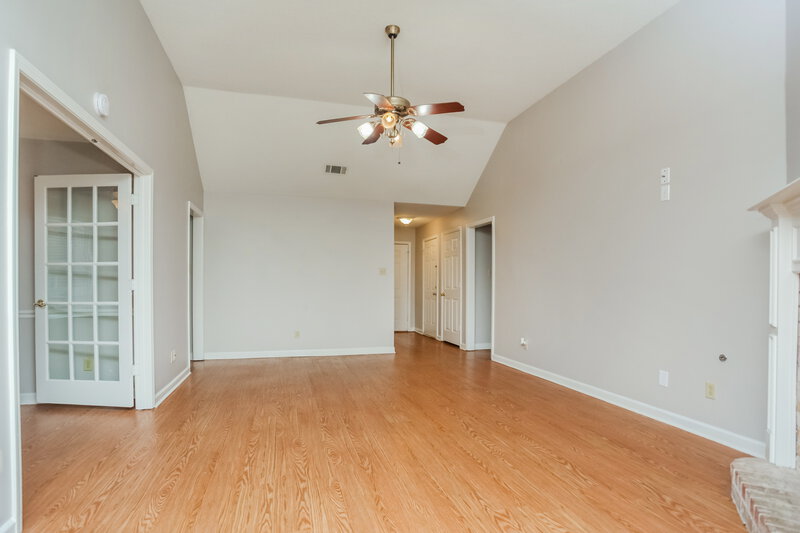2,700/Mo, 8314 Garden Willow Ln Cordova, TN 38016 Living Room View 2