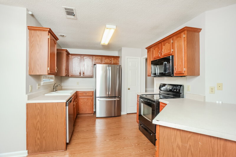 2,700/Mo, 8314 Garden Willow Ln Cordova, TN 38016 Kitchen View