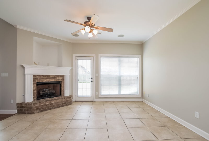 2,565/Mo, 2961 Keeley Cv Southaven, MS 38671 Family Room View