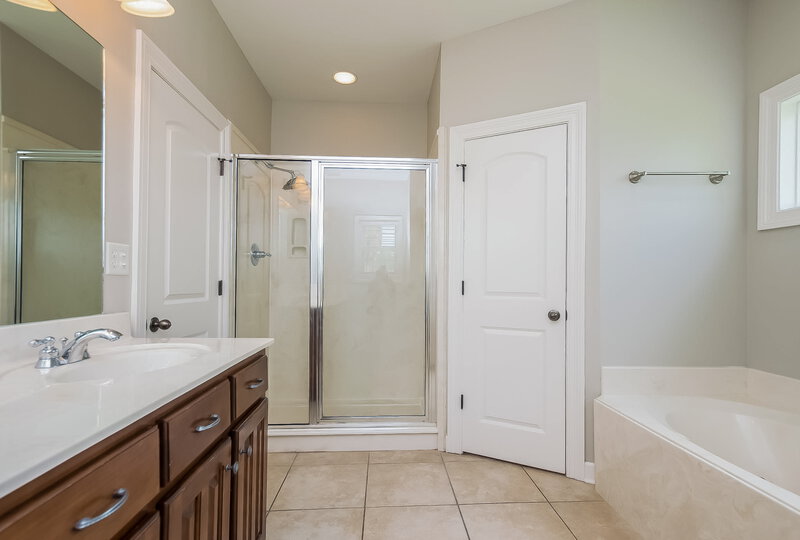 2,565/Mo, 2961 Keeley Cv Southaven, MS 38671 Master Bathroom View