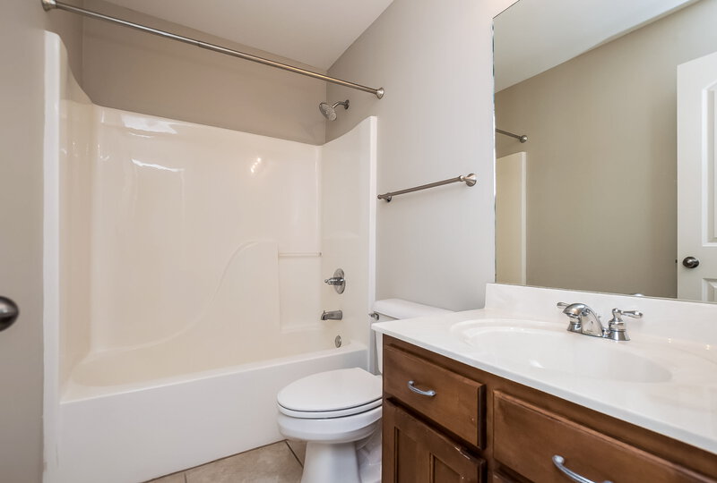 2,565/Mo, 2961 Keeley Cv Southaven, MS 38671 Bathroom View