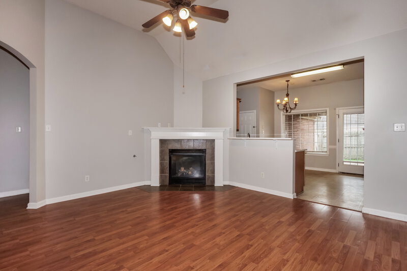 1,805/Mo, 10215 Morning Hill Dr Cordova, TN 38016 Living Room View