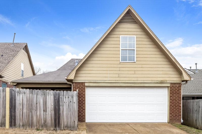 1,805/Mo, 10215 Morning Hill Dr Cordova, TN 38016 Garage View