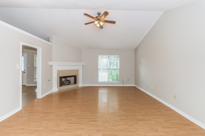 1,865/Mo, 1795 Brentwood Trce Southaven, MS 38671 Living Roomlarge View