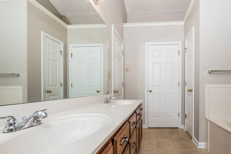 1,865/Mo, 1795 Brentwood Trce Southaven, MS 38671 Master Bathroomlarge View