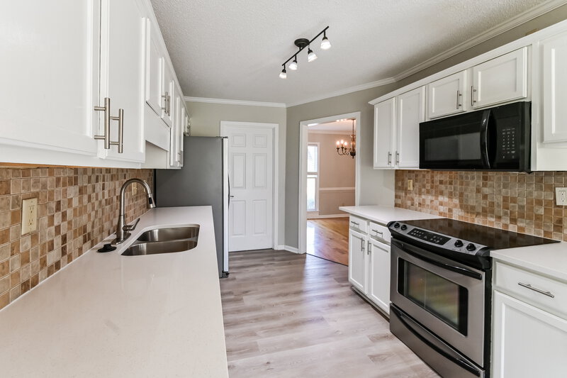 2,185/Mo, 7993 Stembridge St Arlington, TN 38002 Kitchen View 2