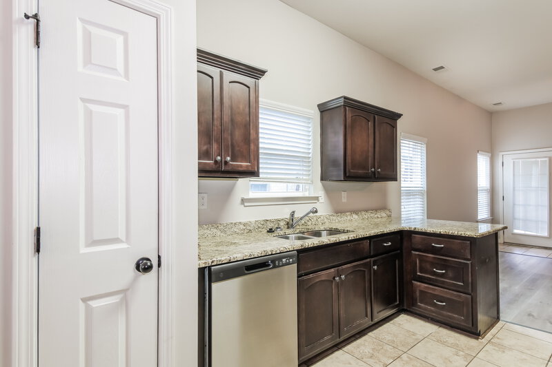 2,950/Mo, 9042 Billy Pat Dr Olive Branch, MS 38654 Kitchen View 2