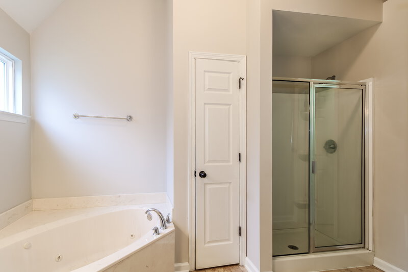 2,950/Mo, 9042 Billy Pat Dr Olive Branch, MS 38654 Main Bathroom View