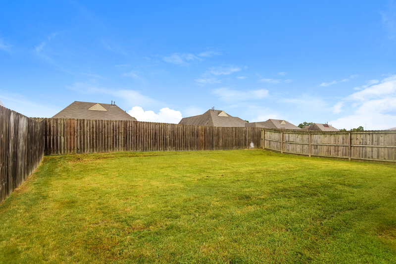 2,950/Mo, 9042 Billy Pat Dr Olive Branch, MS 38654 Rear View