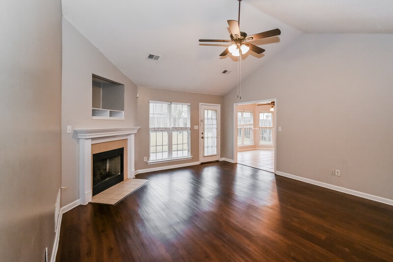 2,330/Mo, 5109 Jon Oak Dr Arlington, TN 38002 Living Room View