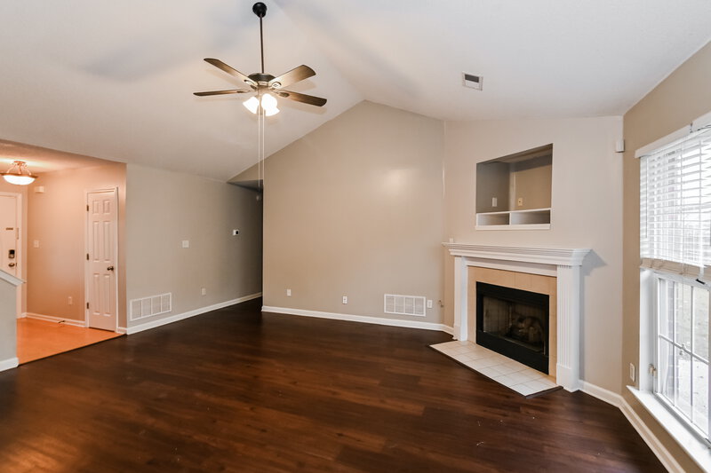 2,330/Mo, 5109 Jon Oak Dr Arlington, TN 38002 Living Room View 2