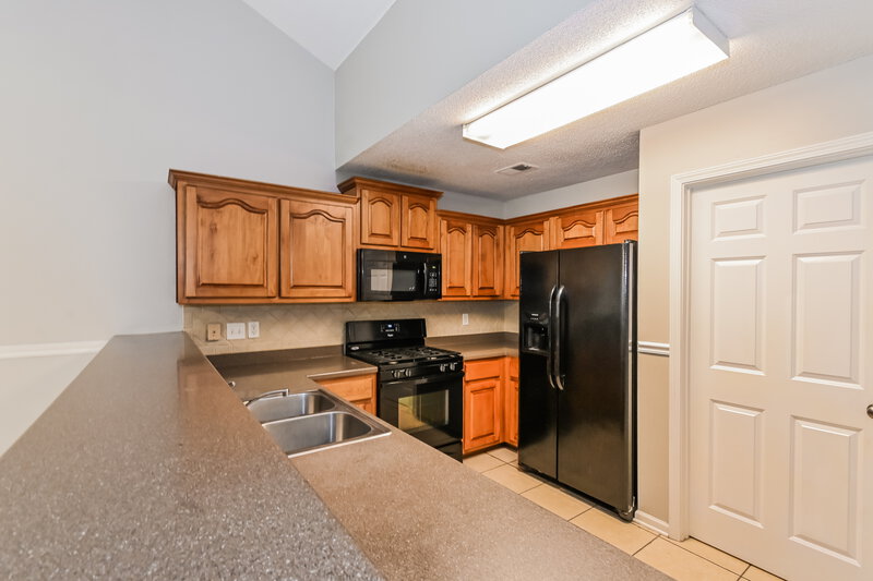 2,330/Mo, 5109 Jon Oak Dr Arlington, TN 38002 Kitchen View 2