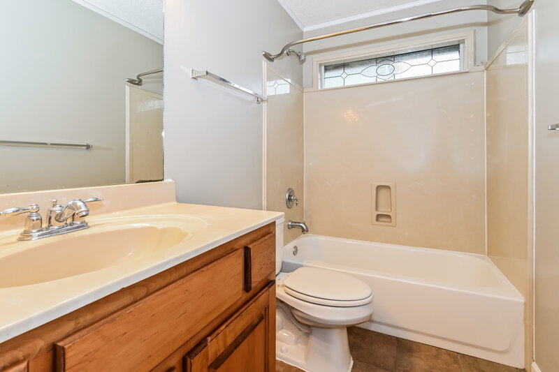 2,330/Mo, 5109 Jon Oak Dr Arlington, TN 38002 Bathroom View