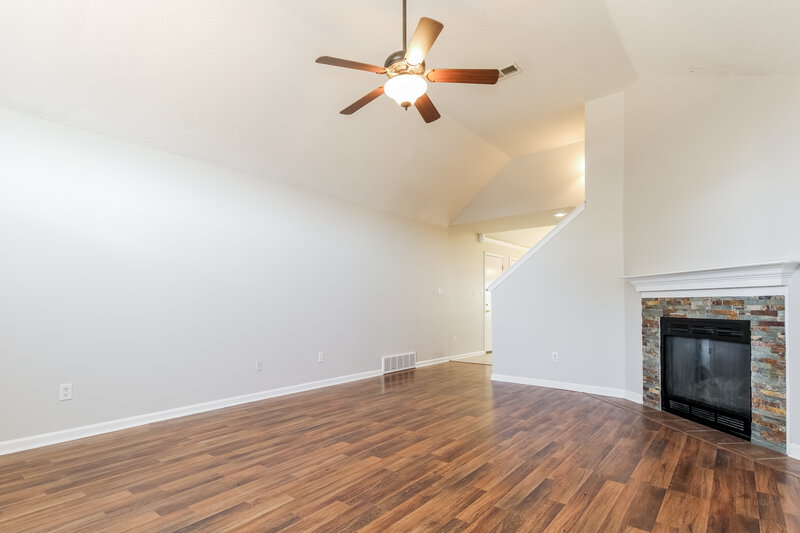 2,085/Mo, 5356 Hidden Meadows Dr Arlington, TN 38002 Living Room View 2