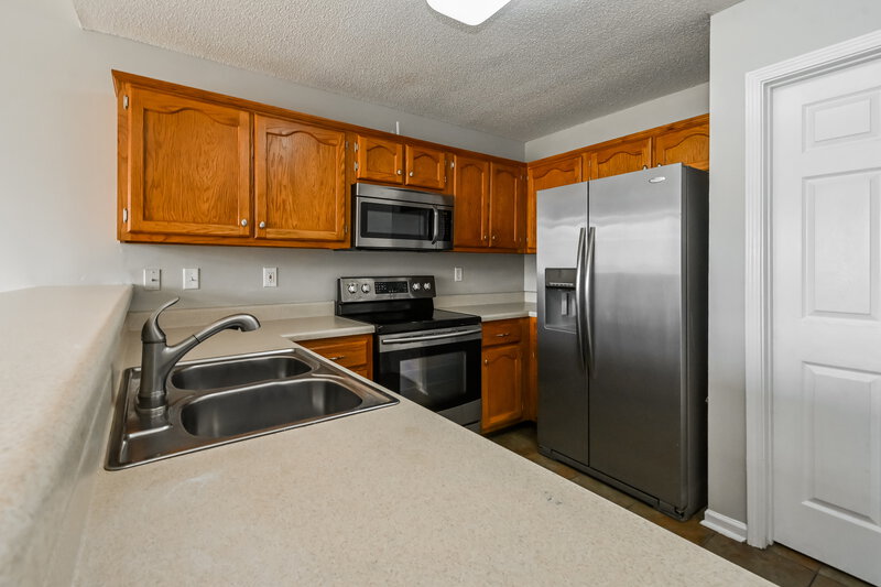 1,970/Mo, 13251 Braybourne Pkwy Olive Branch, MS 38654 Kitchen View 2