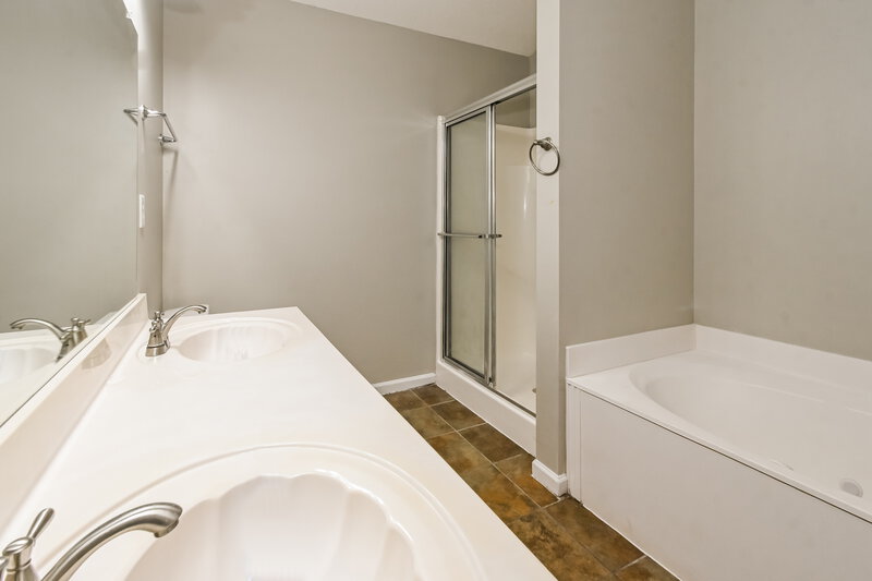 1,970/Mo, 13251 Braybourne Pkwy Olive Branch, MS 38654 Main Bathroom View
