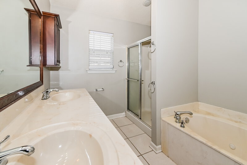 2,205/Mo, 10812 Paul Coleman Dr Olive Branch, MS 38654 Main Bathroom View