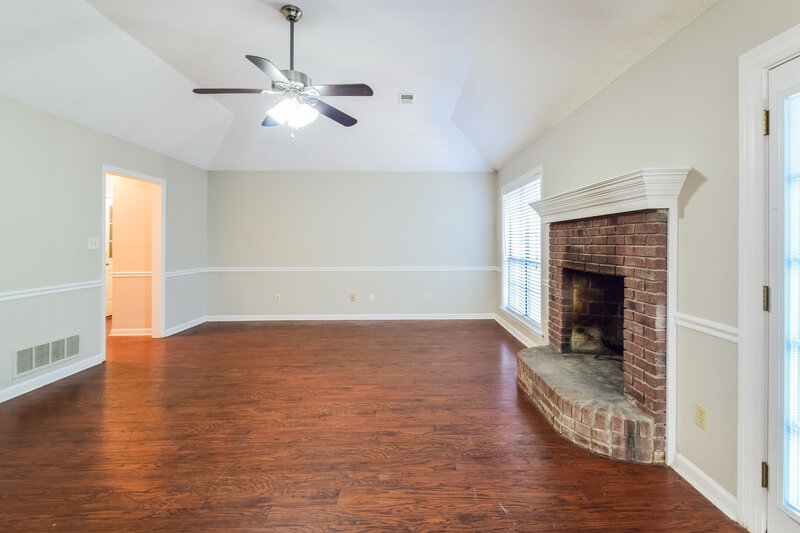 1,870/Mo, 390 Cherry Tree Ln Southaven, MS 38671 Living Room View