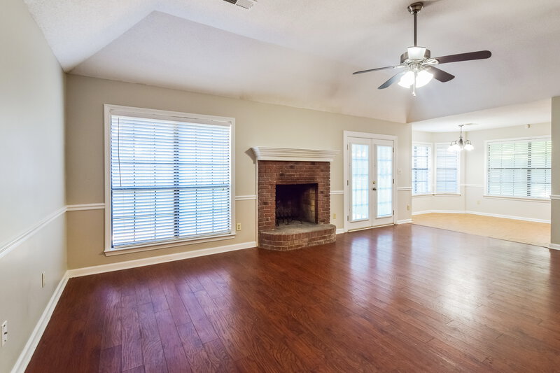 1,870/Mo, 390 Cherry Tree Ln Southaven, MS 38671 Living Room View 2
