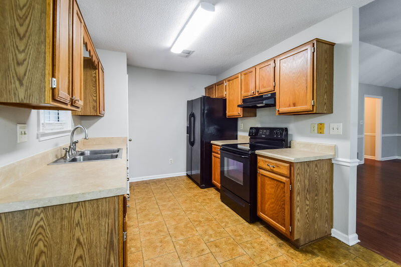1,870/Mo, 390 Cherry Tree Ln Southaven, MS 38671 Kitchen View 2