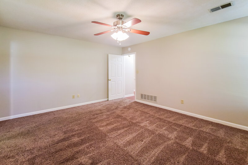 1,870/Mo, 390 Cherry Tree Ln Southaven, MS 38671 Main Bedroom View