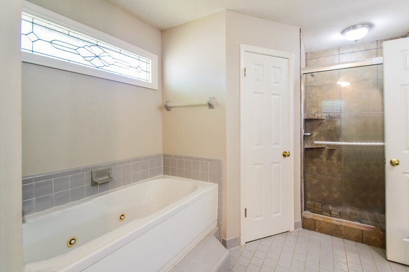 1,870/Mo, 390 Cherry Tree Ln Southaven, MS 38671 Main Bathroom View 2