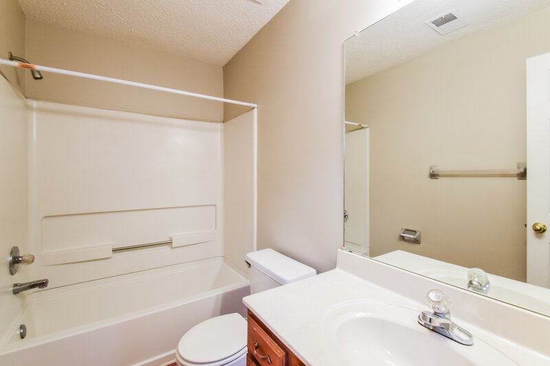 1,870/Mo, 390 Cherry Tree Ln Southaven, MS 38671 Bathroom View
