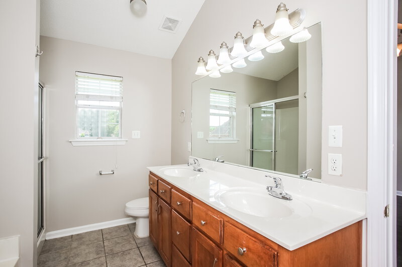 1,970/Mo, 6379 Sandbourne E Olive Branch, MS 38654 Main Bathroom View